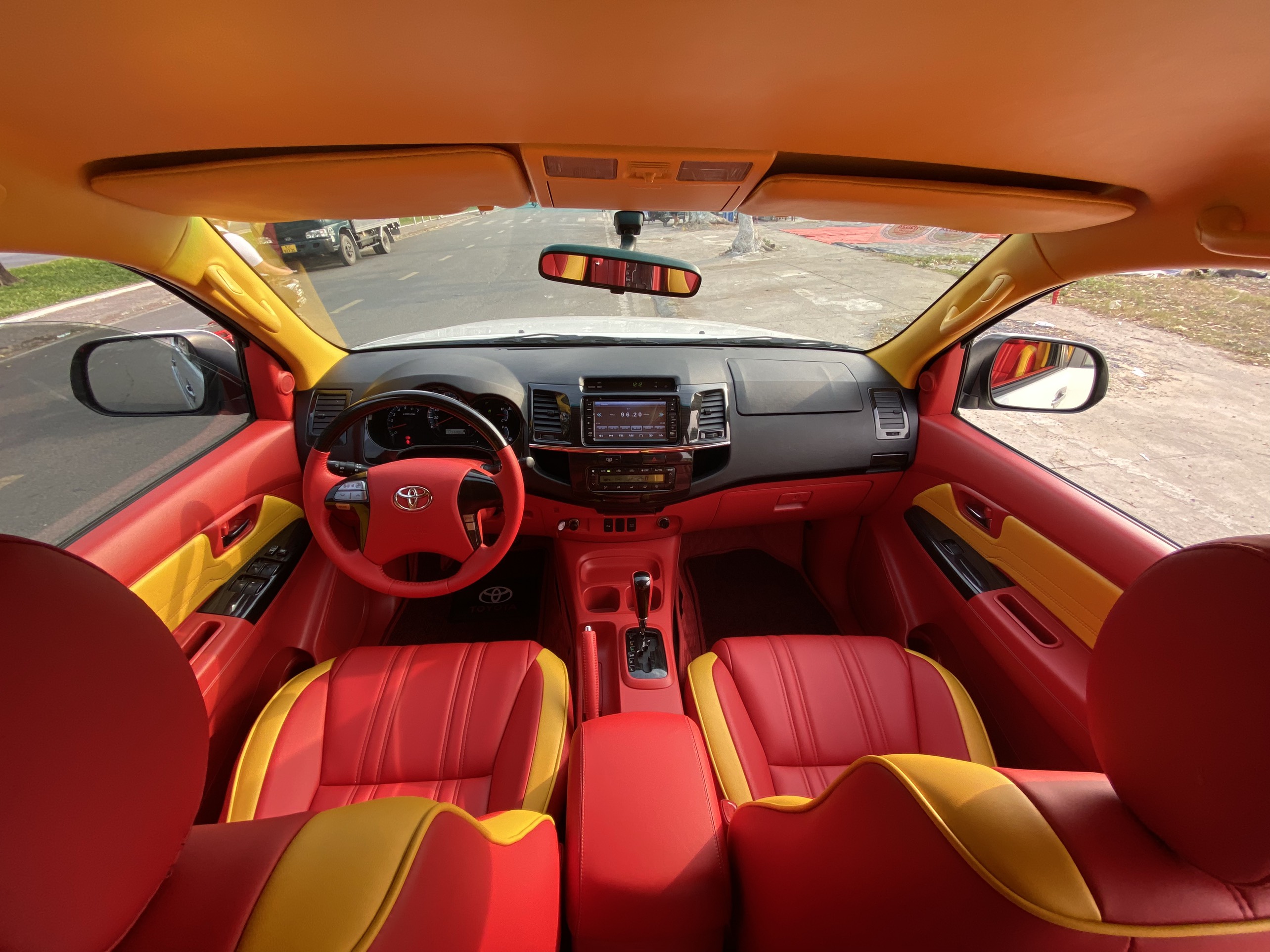 Đổi màu nội thất ô tô - Cửa Hàng H&T Auto - Chuyên Độ Và Đổi Màu Nội Thất Ô Tô